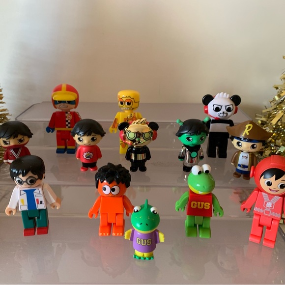 Pocket watch Ryans world robot, mini collectible figures lot of 13 Carrying case - Picture 2 of 9